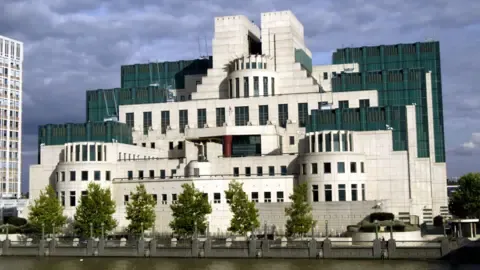 MI6 Rolls Out Dark Web Portal to Attract Intelligence Sources in Russia
